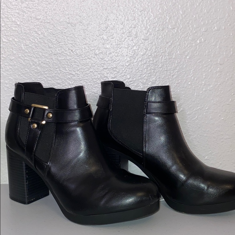 BOOTIES WITH A BUCKLE